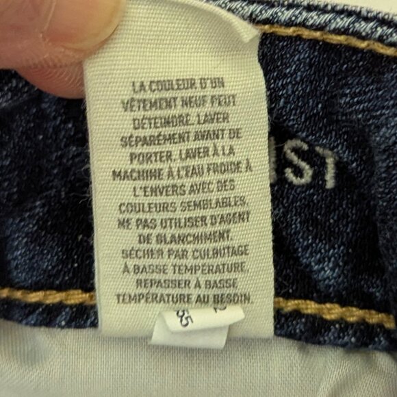 American Eagle 00 Cropped Medium Wash Jeans - Picture 7 of 14